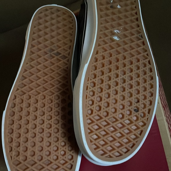 Vans - Picture 6 of 6